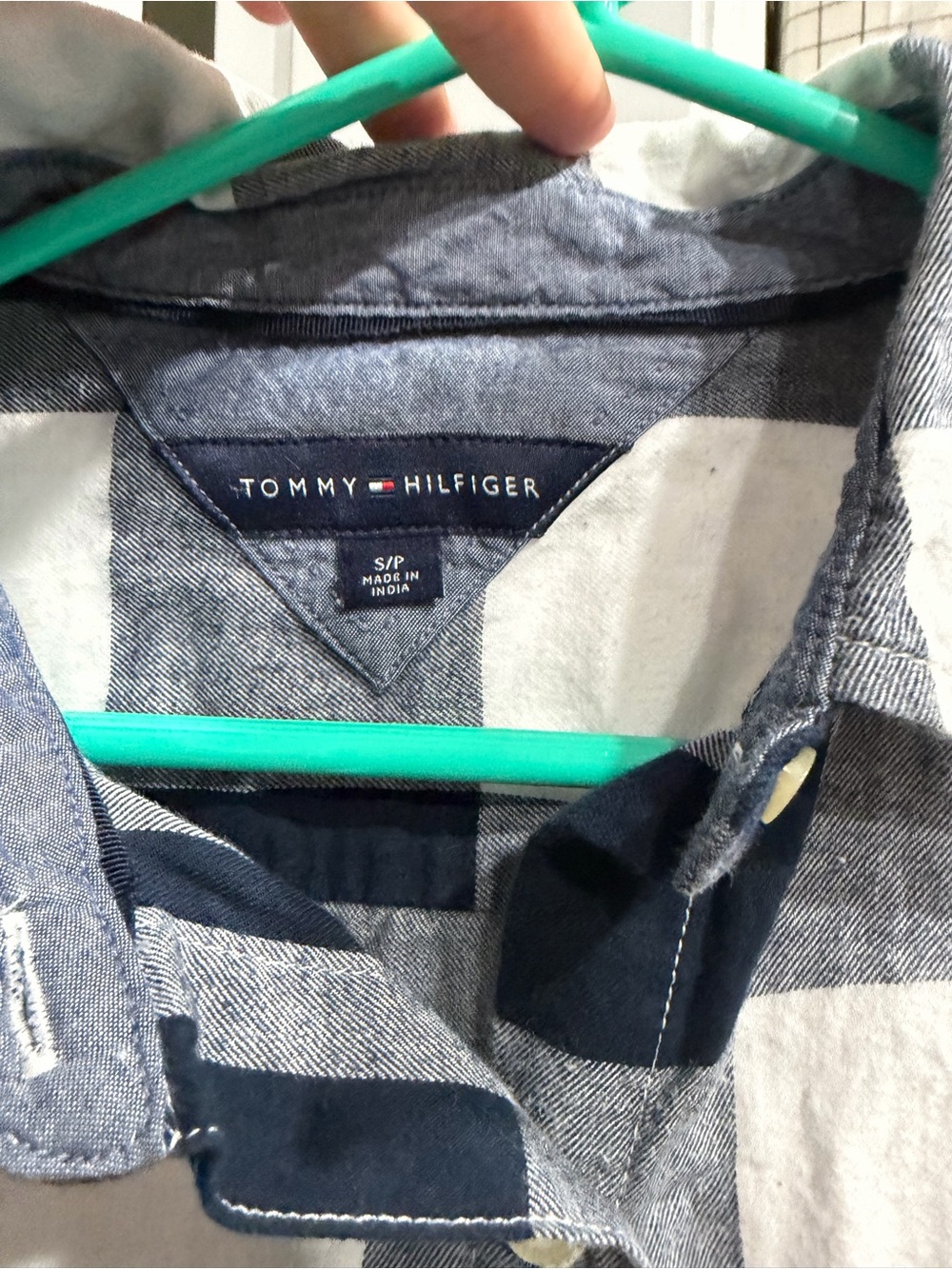 Tommy Hilfiger Men’s Plaid Flannel Collared Long Sleeve Button-Up Shirt S - Picture 2 of 3